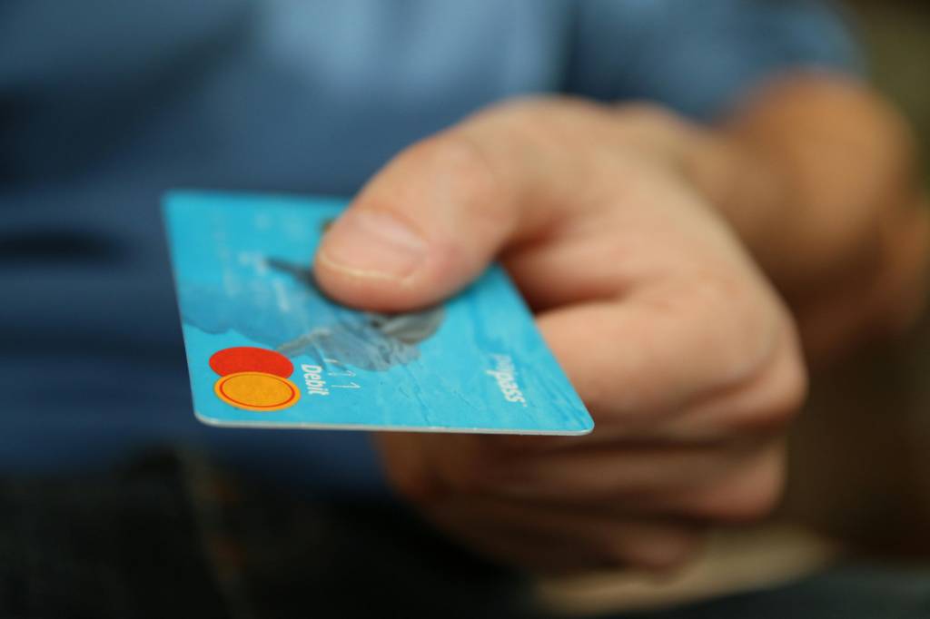 Compte bancaire associatif : frais, services et conseils pour bien choisir